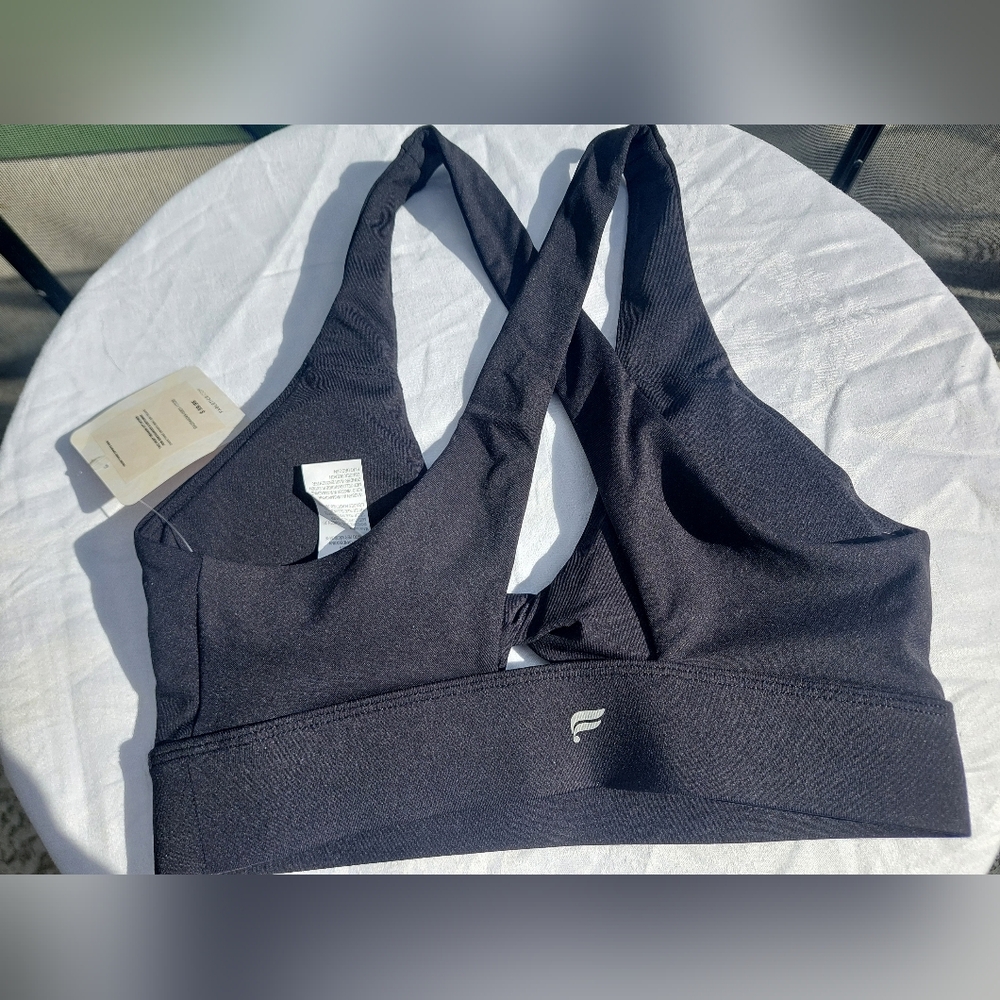 Fabletics Black Oasis Twist Sports Bra Small NWT - Picture 2 of 3